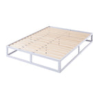 HARUKI - Letto con struttura metallica e doghe in legno naturale, spazio contenitivo di 31,8 cm - Nero o Bianco