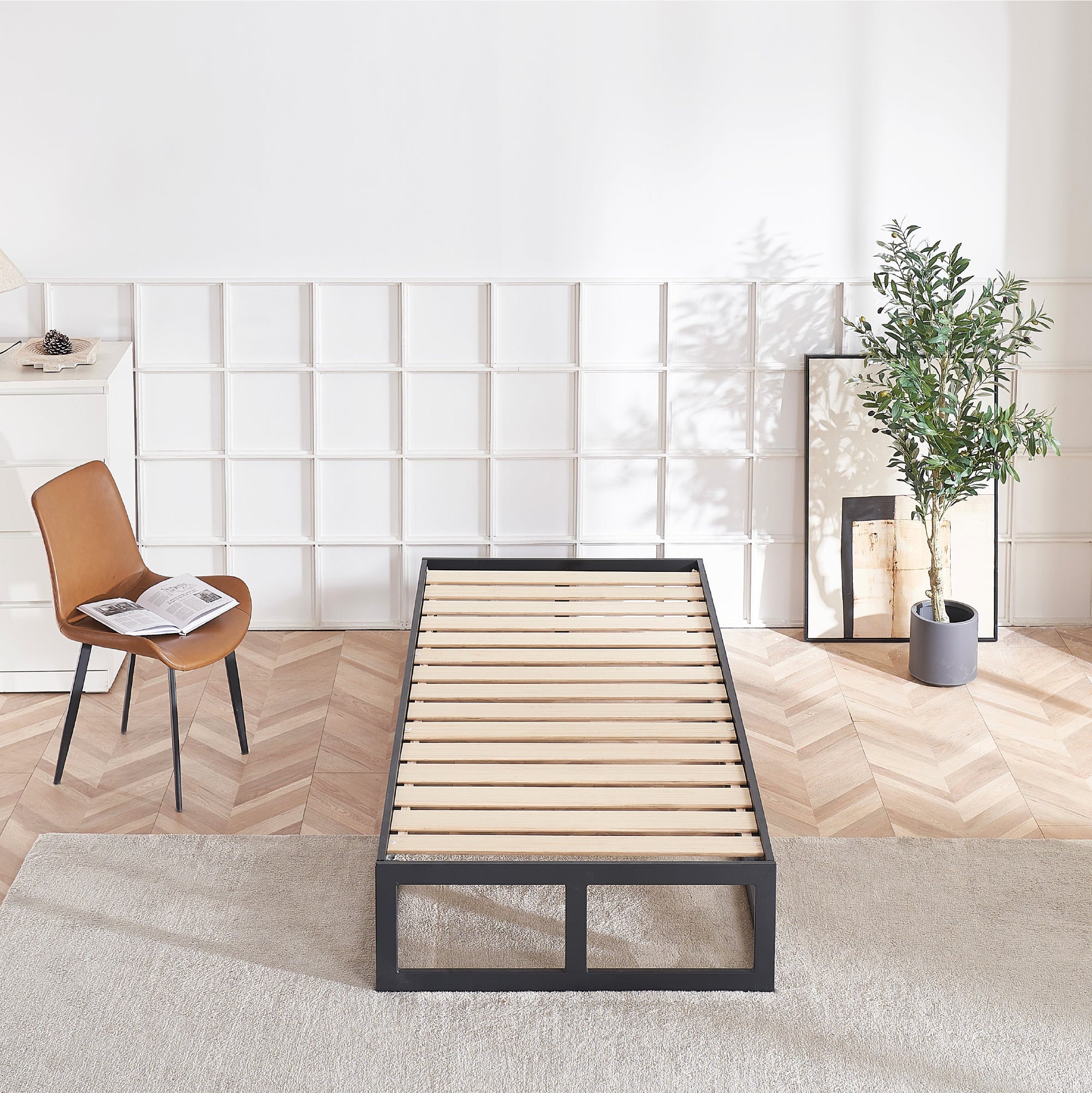 HARUKI - Letto con struttura metallica e doghe in legno naturale, spazio contenitivo di 31,8 cm - Nero o Bianco