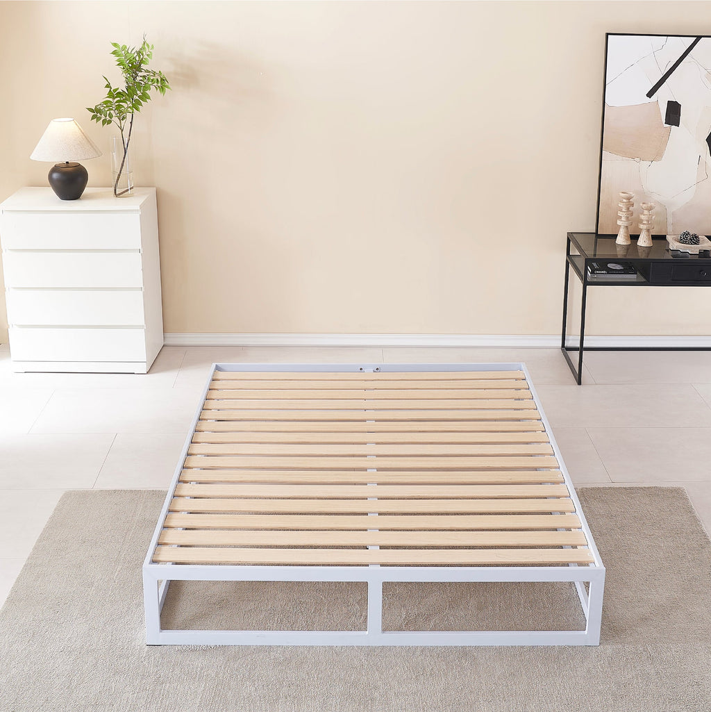 HARUKI - Letto con struttura metallica e doghe in legno naturale, spazio contenitivo di 31,8 cm - Nero o Bianco