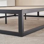 HARUKI - Letto con struttura metallica e doghe in legno naturale, spazio contenitivo di 31,8 cm - Nero o Bianco