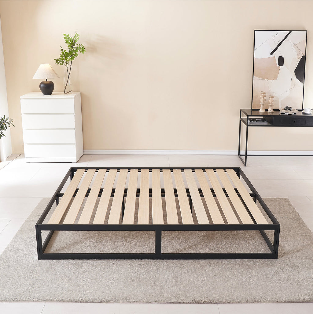 HARUKI - Letto con struttura metallica e doghe in legno naturale, spazio contenitivo di 31,8 cm - Nero o Bianco