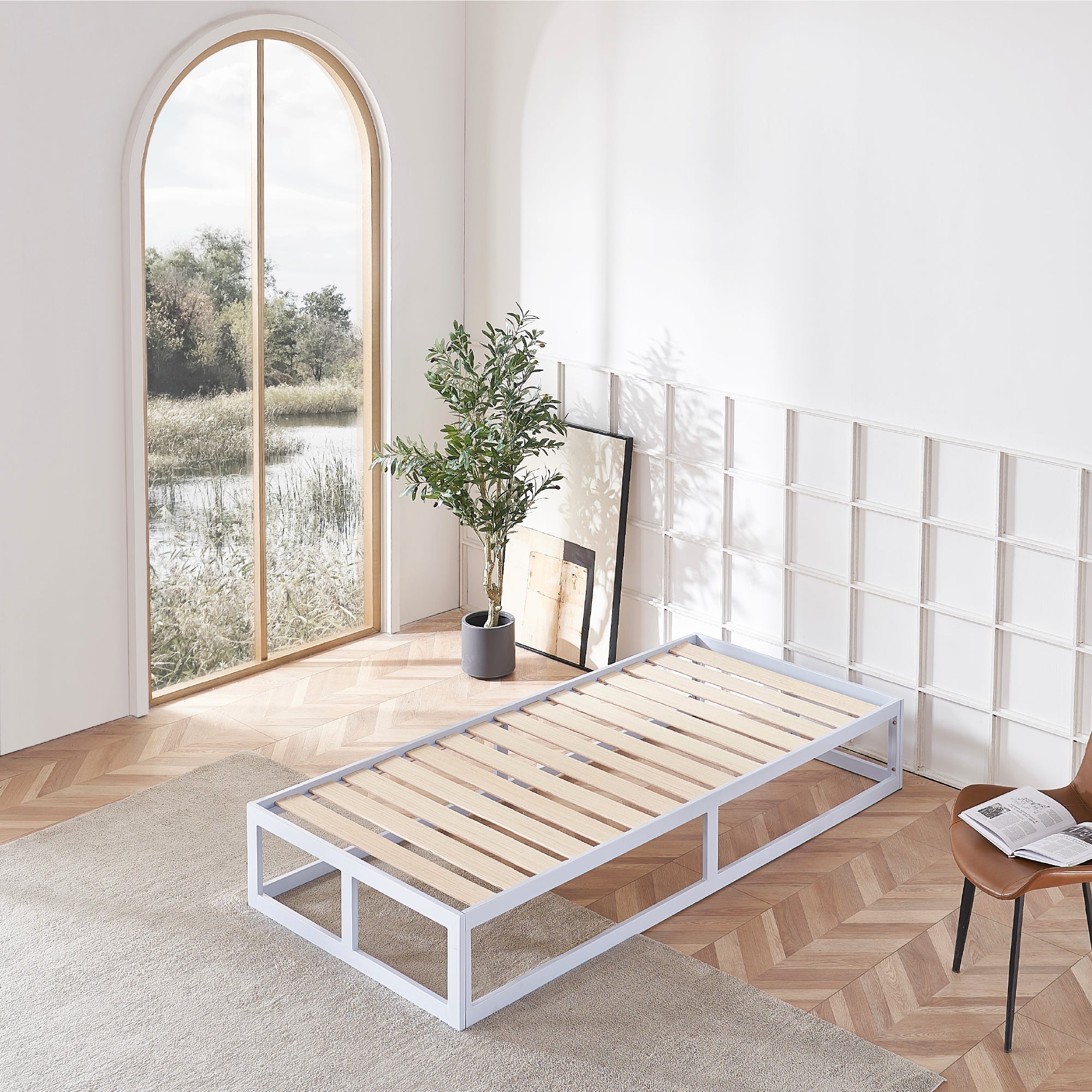 HARUKI - Letto con struttura metallica e doghe in legno naturale, spazio contenitivo di 31,8 cm - Nero o Bianco