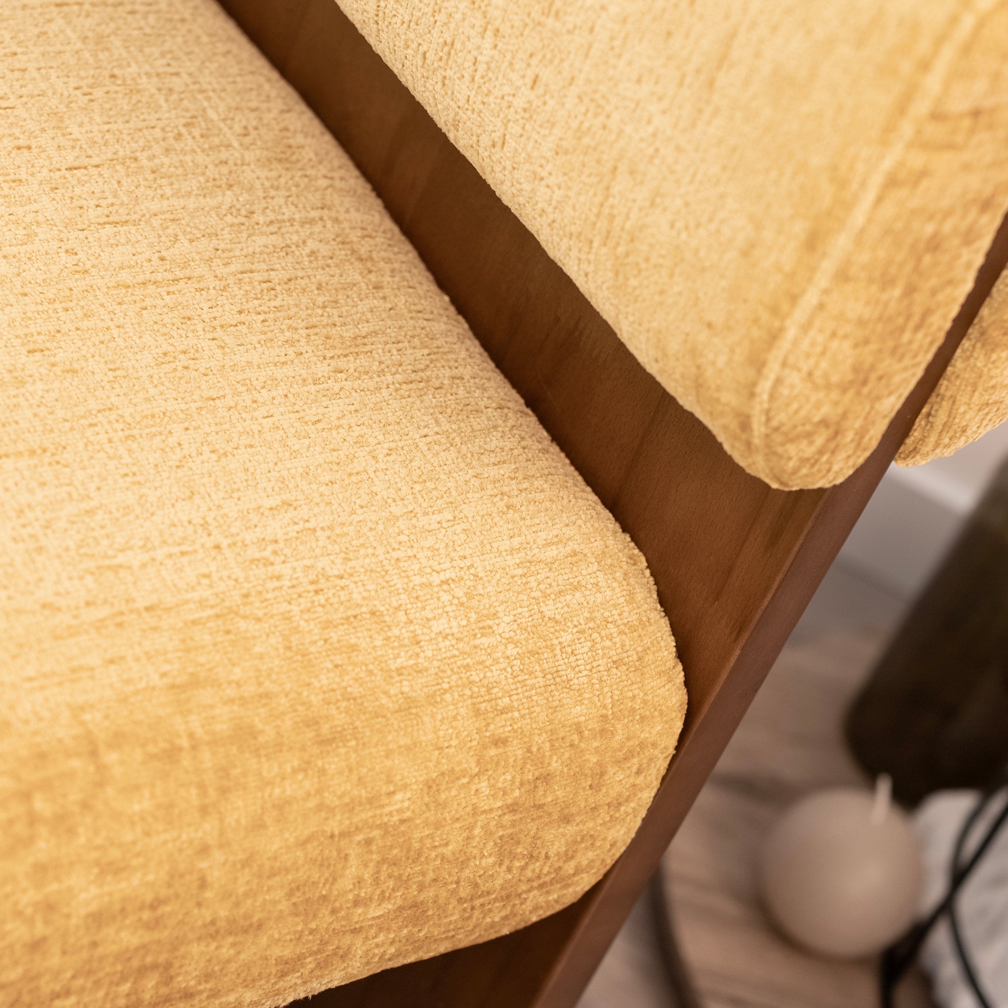 Leah – Cadeirão Acolchoado com Espuma de Alta Densidade 40 kg/m³, Estrutura em Madeira de Bétula, Design Escandinavo, 60x60x75 cm