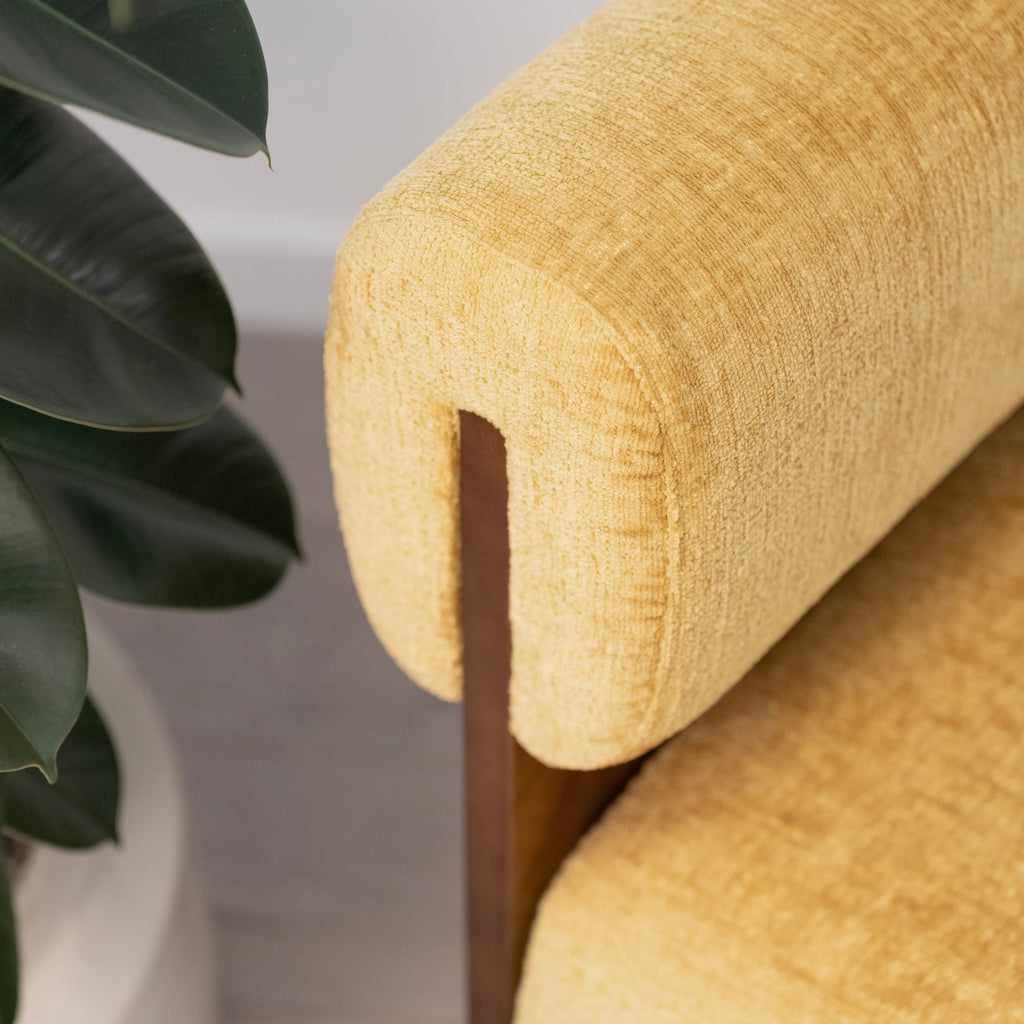 Leah – Cadeirão Acolchoado com Espuma de Alta Densidade 40 kg/m³, Estrutura em Madeira de Bétula, Design Escandinavo, 60x60x75 cm
