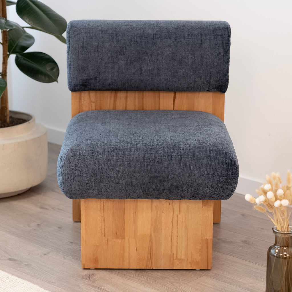 Leah – Cadeirão Acolchoado com Espuma de Alta Densidade 40 kg/m³, Estrutura em Madeira de Bétula, Design Escandinavo, 60x60x75 cm