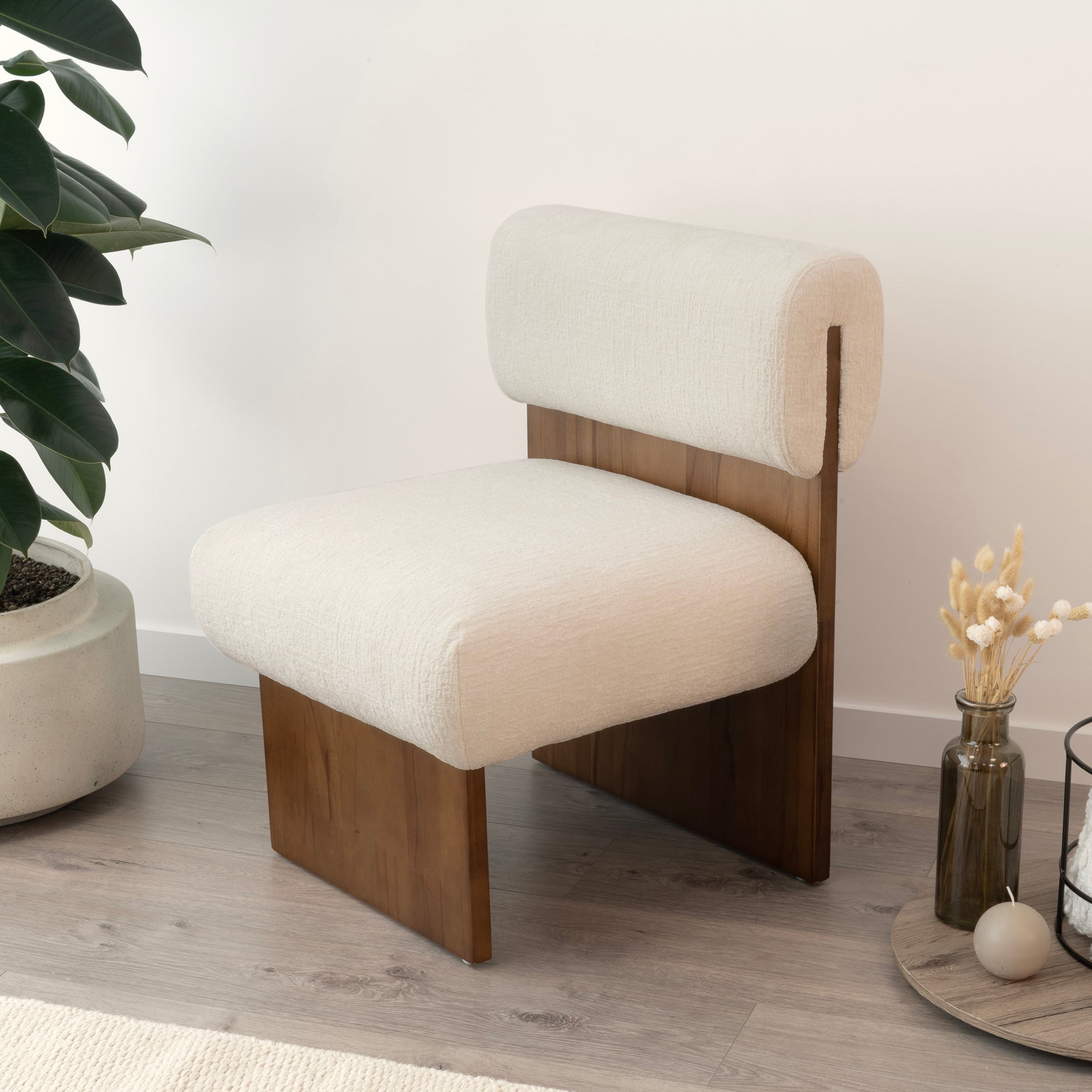 Leah - Sillón acolchado con espuma de alta densidad 40 kg/m³, estructura de madera de abedul, diseño escandinavo, 60x60x75 cm