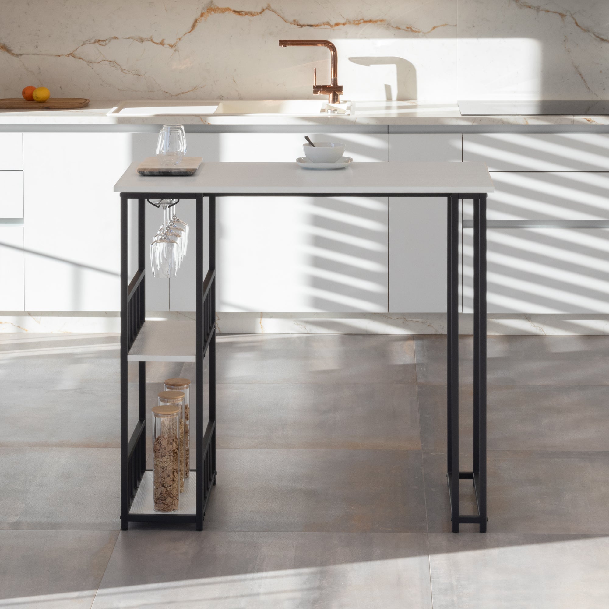 GAVIN - Mesa de bar 110x50 cm, altura 105 cm, con 2 estantes y portacopas, estructura de acero, estilo industrial, negro