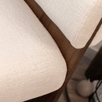Leah – Cadeirão Acolchoado com Espuma de Alta Densidade 40 kg/m³, Estrutura em Madeira de Bétula, Design Escandinavo, 60x60x75 cm