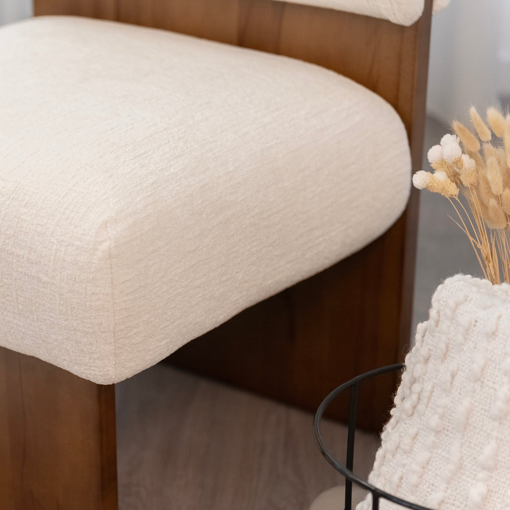 Leah – Cadeirão Acolchoado com Espuma de Alta Densidade 40 kg/m³, Estrutura em Madeira de Bétula, Design Escandinavo, 60x60x75 cm