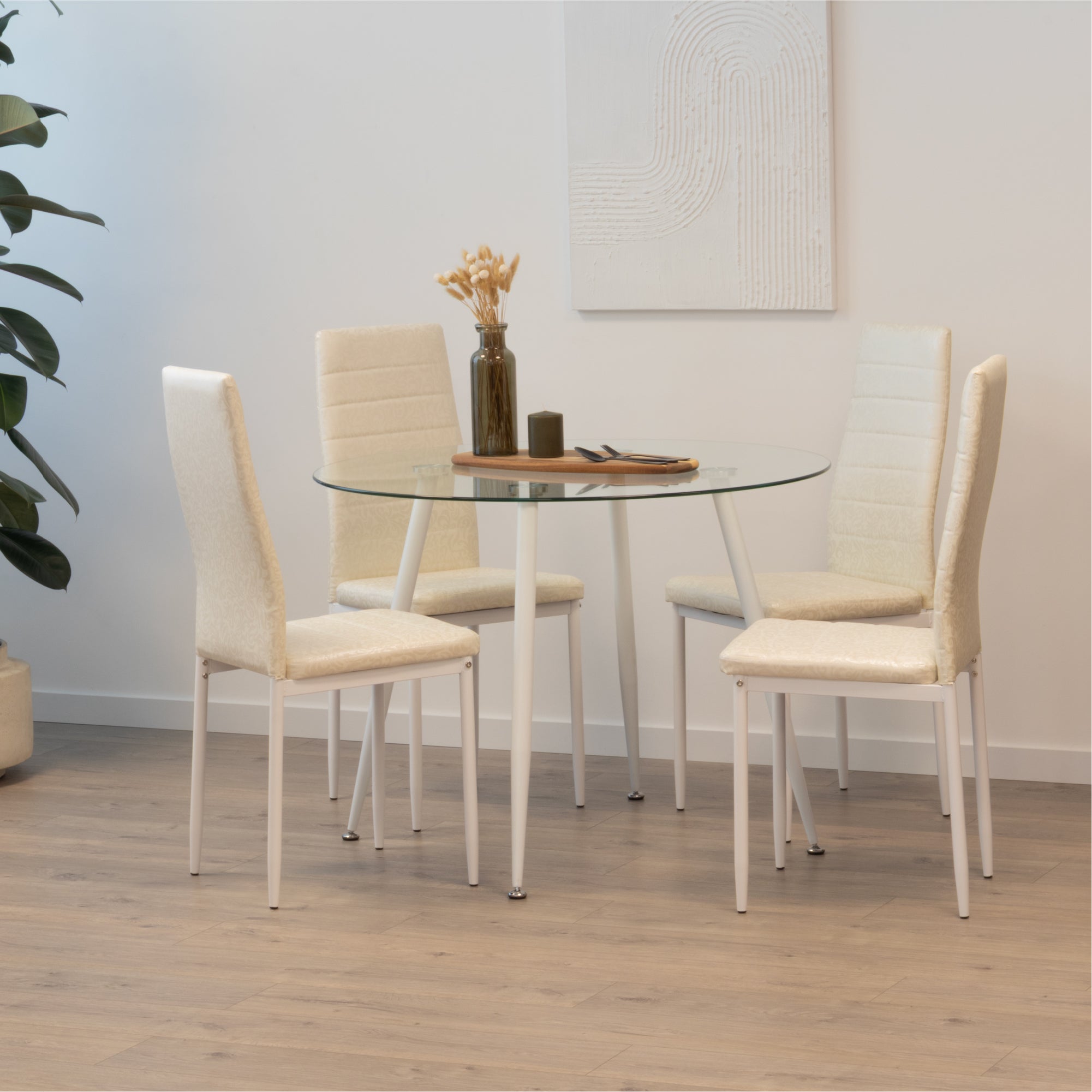 Conjunto de Mesa Corin com 4 Cadeiras Romantic/Shirley, Estrutura Metálica e Tampo em Vidro Temperado