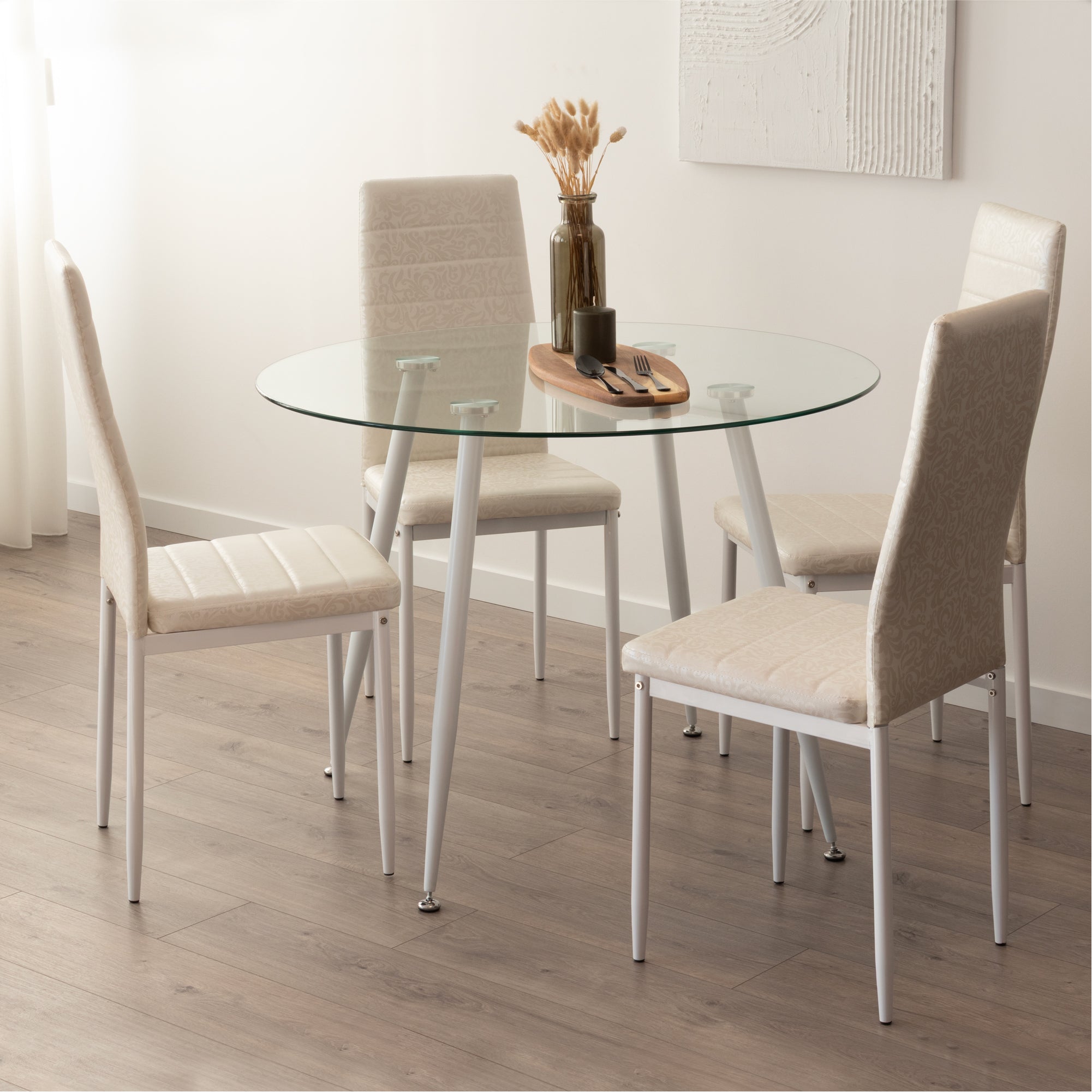 Conjunto de Mesa Corin con 4 Sillas Romantic/Shirley, Estructura Metálica y Tablero de Vidrio Templado