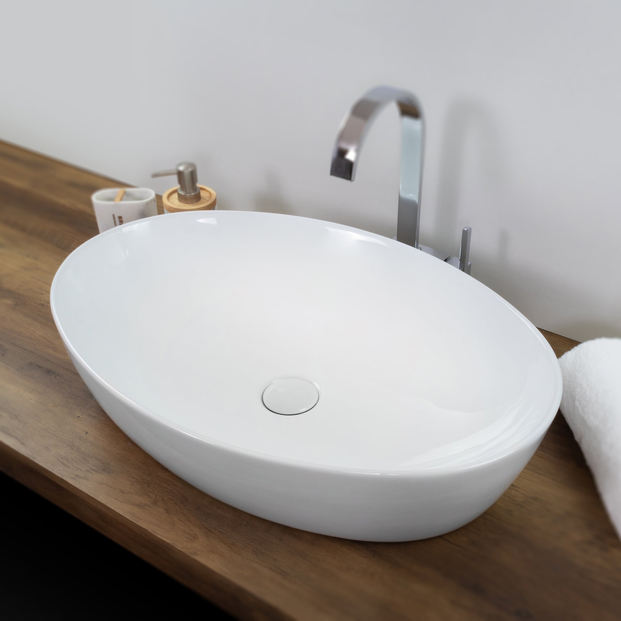 BACCHIGLIONE - Lavabo da appoggio in ceramica di alta qualità