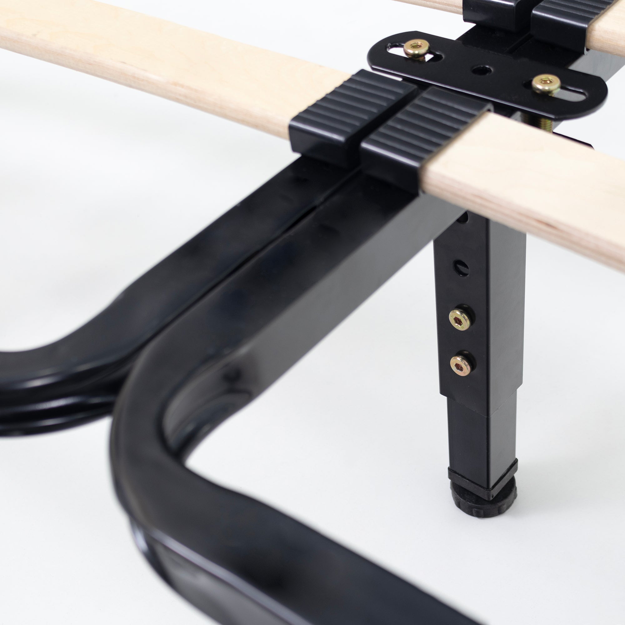 Pata metálica en T regulable de 19–32,5 cm para muebles, hasta 180 kg, negro