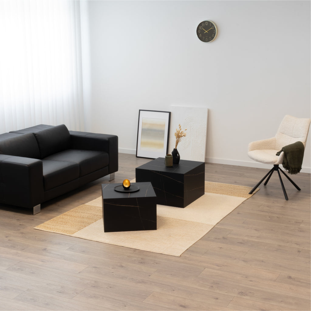 TANEDA - Conjunto de 2 mesas de centro quadradas em MDF preto com veios decorativos – 60 e 51 cm