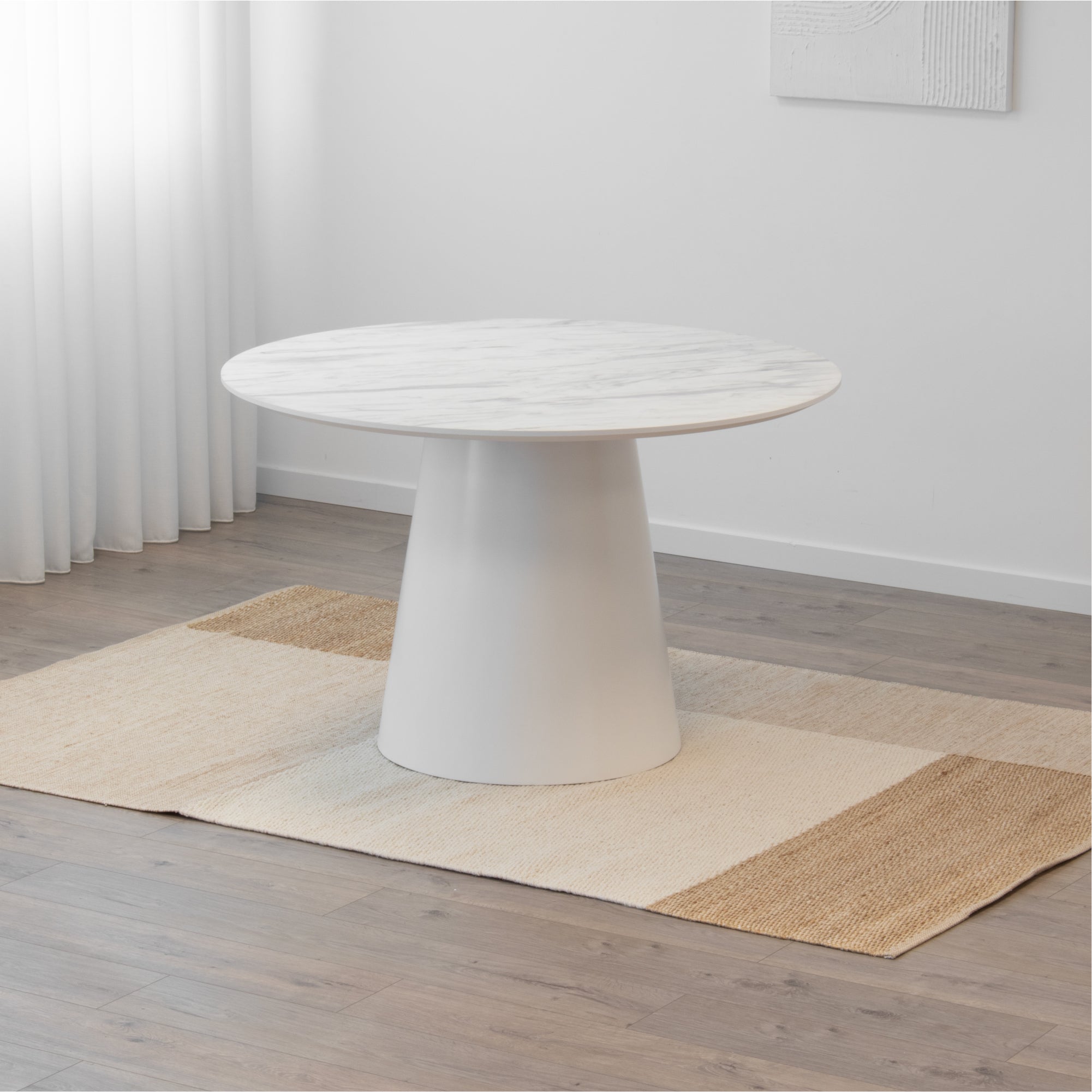 SYLVIA - Mesa de jantar com tampo em melamina efeito mármore e estrutura em MDF branco (Ø120 x 75 cm)