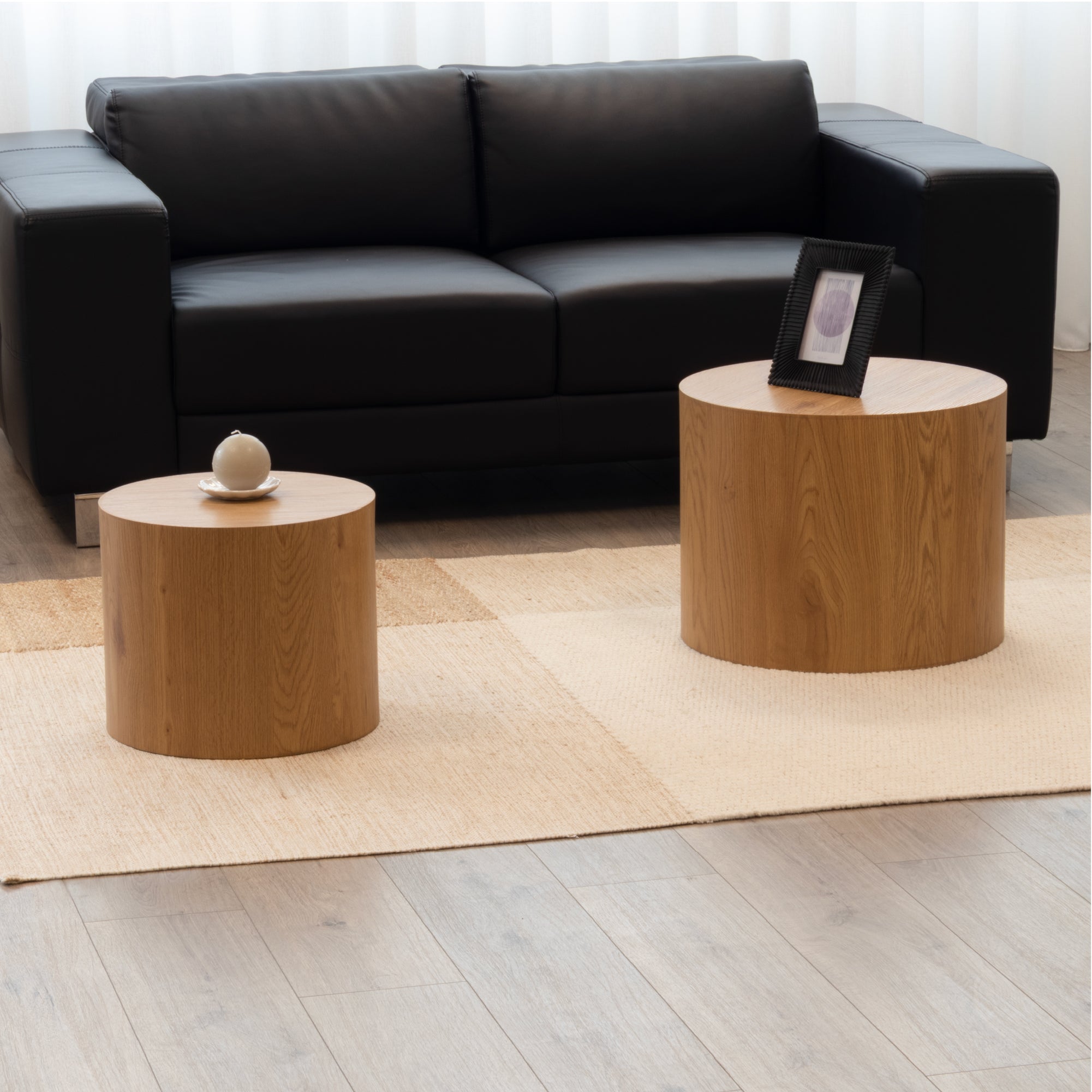 YANKA - Set di 2 tavolini da caffè in MDF con finitura effetto legno - Ø 49 e Ø 38 cm
