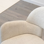 FRANCIS - Conjunto de 2 sillas de comedor tapizadas en tejido gris claro con reposabrazos y estructura metálica