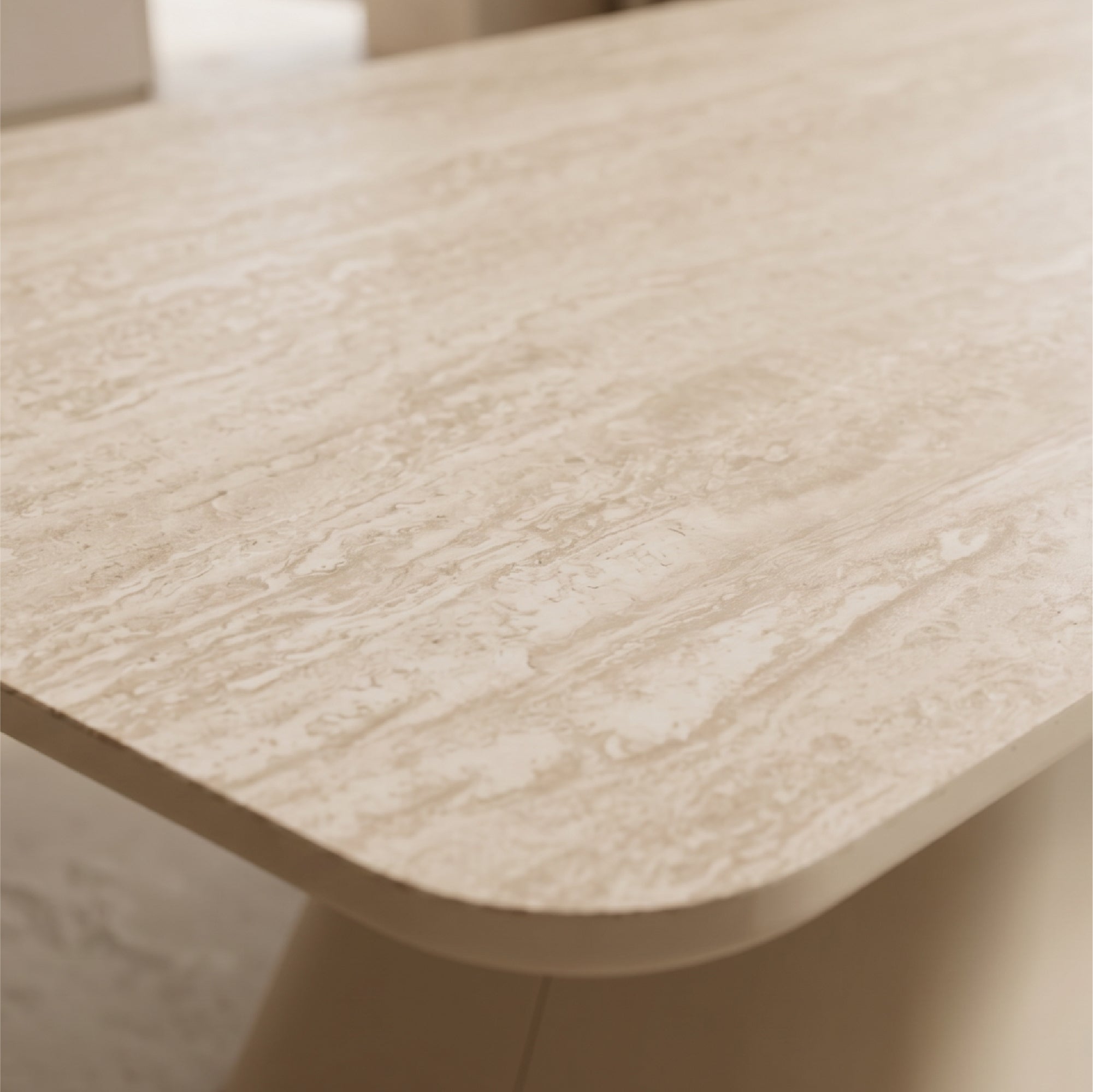 RILKE - Mesa de centro com tampo efeito pedra bege claro e estrutura metálica creme