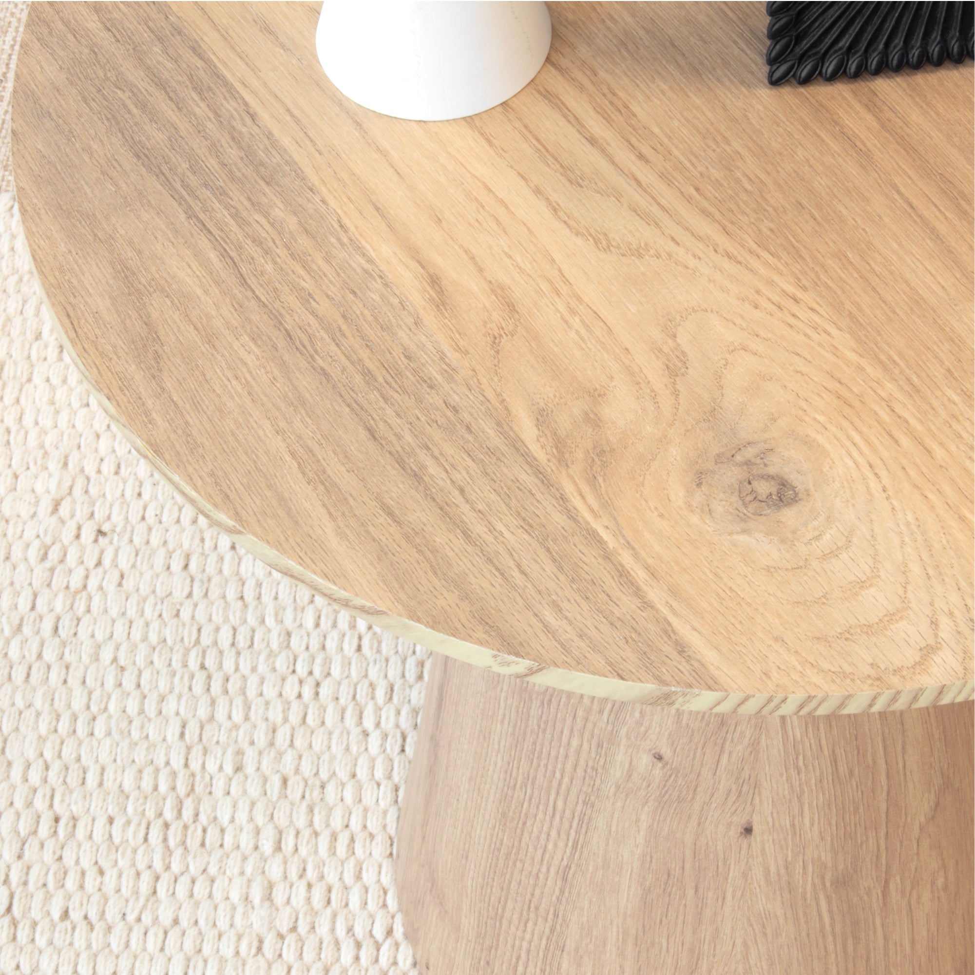 SYLVIA - Mesa auxiliar con tablero de melamina de 25 mm y estructura de MDF con efecto madera (Ø 50 x 50 cm)