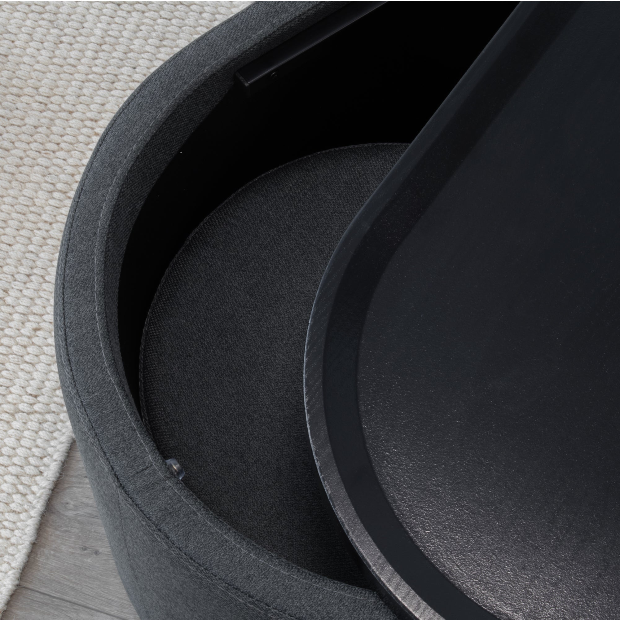 GIGLIO - Mesa de centro con 2 asientos encajables, tablero efecto madera negra y revestimiento en tejido gris oscuro (87x47x45 cm)