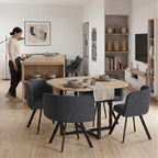 ISMET - Conjunto de mesa e 4 cadeiras de refeição 100 × 100 cm, efeito madeira natural, tecido cinzento e estrutura metálica preta