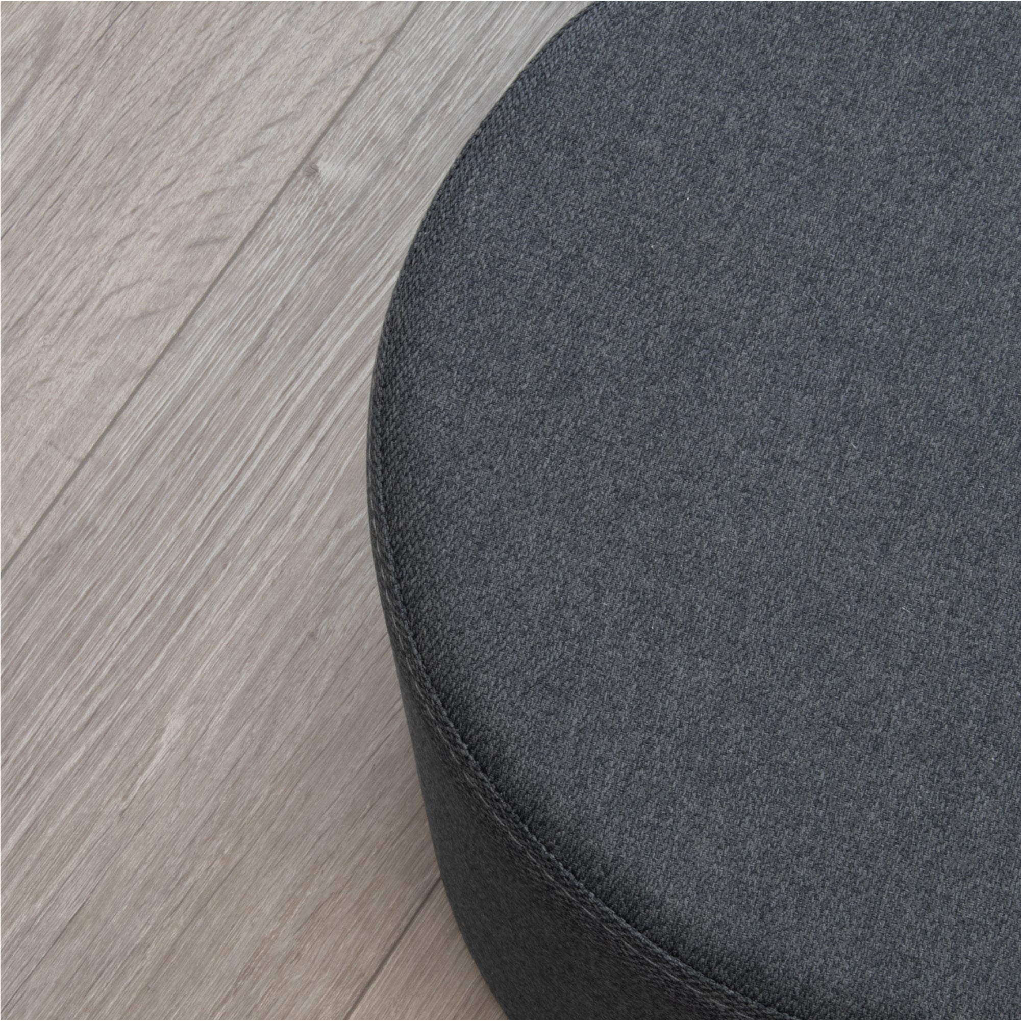 GIGLIO - Mesa de centro con 2 asientos encajables, tablero efecto madera negra y revestimiento en tejido gris oscuro (87x47x45 cm)