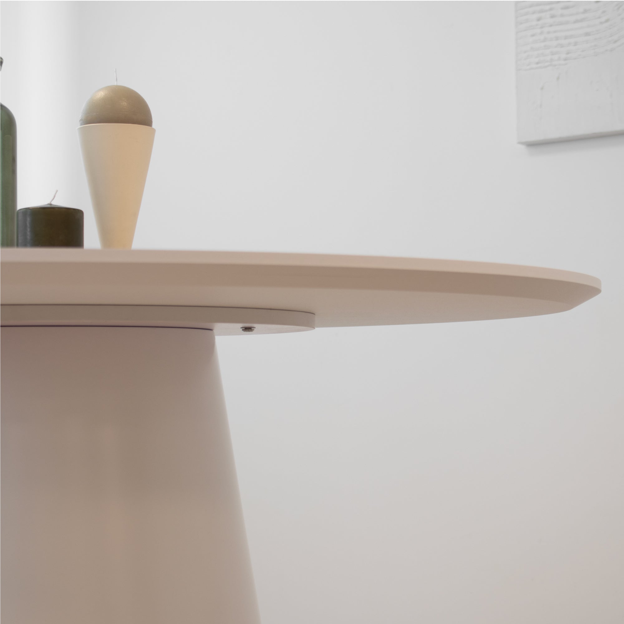 SYLVIA - Mesa de jantar com tampo em melamina efeito mármore e estrutura em MDF branco (Ø120 x 75 cm)