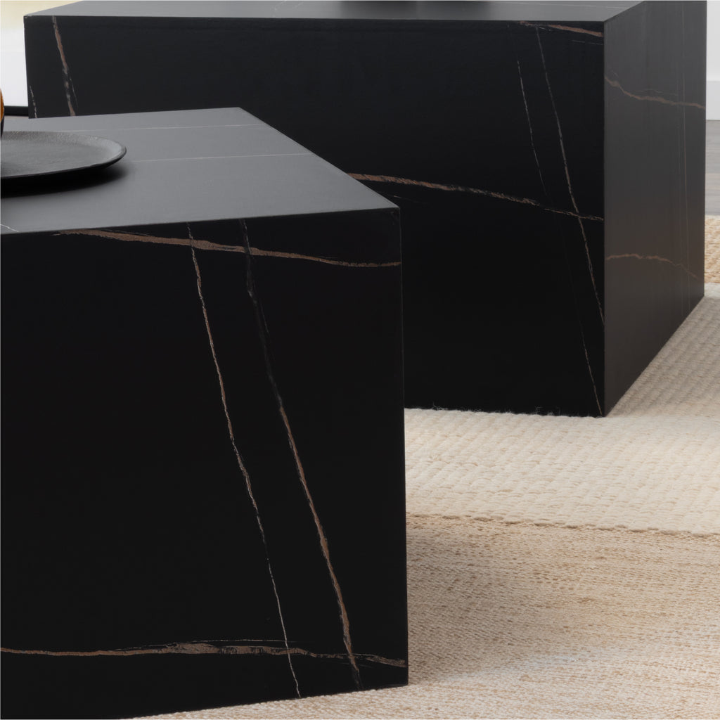 TANEDA - Conjunto de 2 mesas de centro quadradas em MDF preto com veios decorativos – 60 e 51 cm