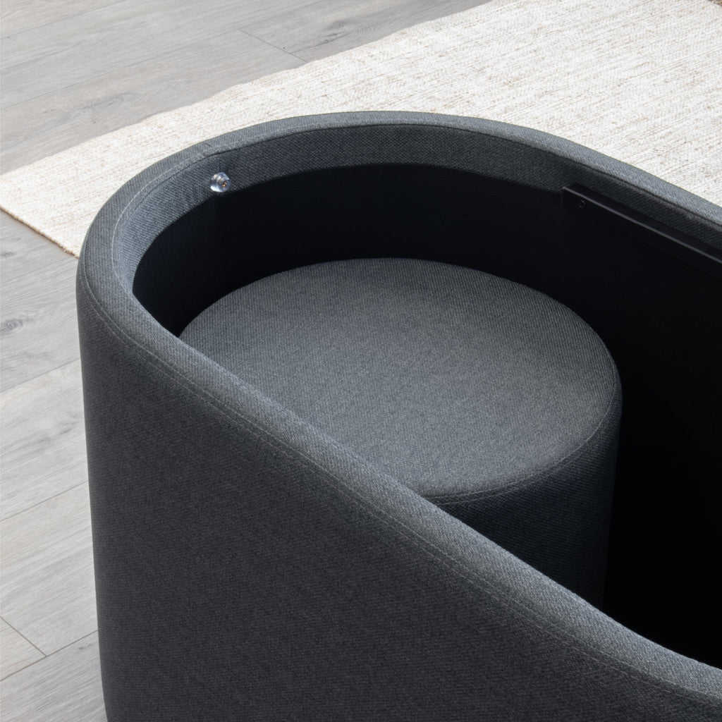 GIGLIO - Mesa de centro con 2 asientos encajables, tablero efecto madera negra y revestimiento en tejido gris oscuro (87x47x45 cm)