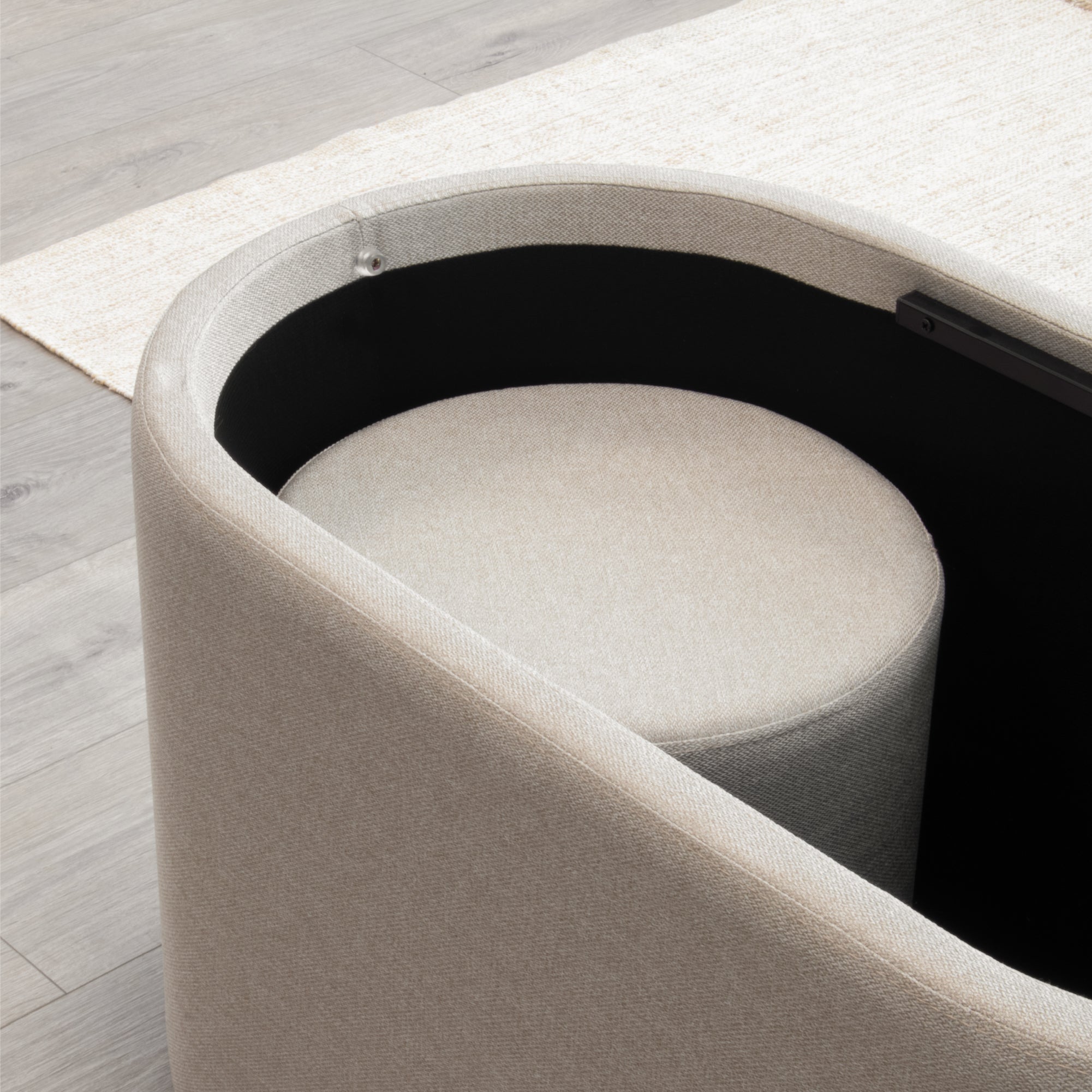 GIGLIO - Mesa de centro con 2 asientos encajables, tablero efecto roble y revestimiento en tejido beige (87x47x45 cm)