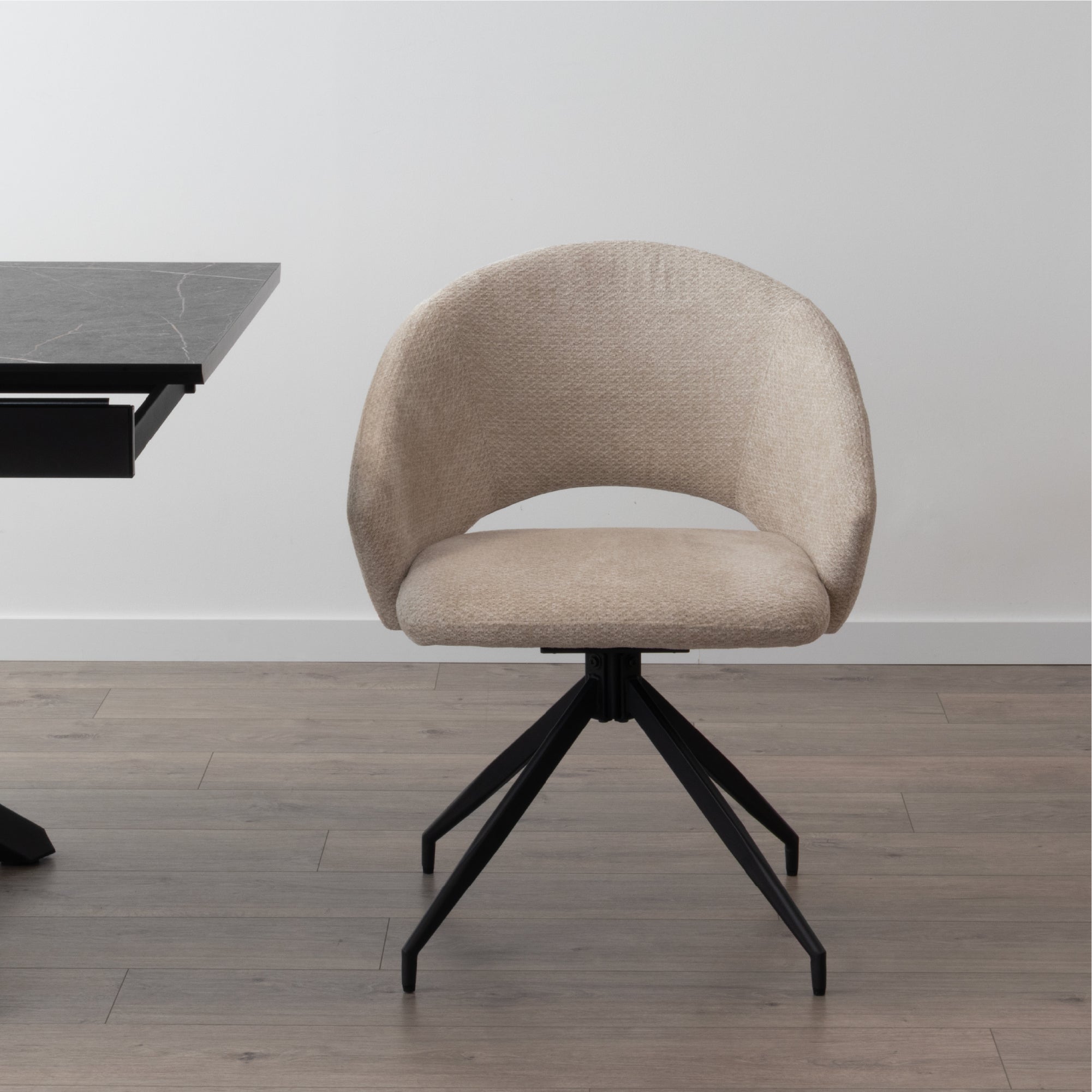 JANE - Conjunto de 2 sillas de comedor tapizadas y giratorias 360°, en tejido beige con estructura de metal negro