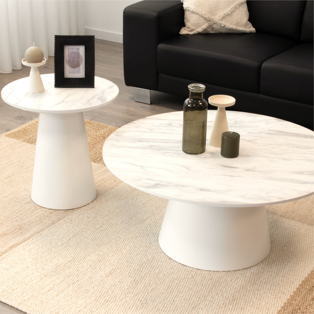 SYLVIA | Conjunto de 2 mesas de café/centro com tampo em melamina de 25 mm efeito mármore e estrutura em MDF branca Ø 90 e Ø 50 cm