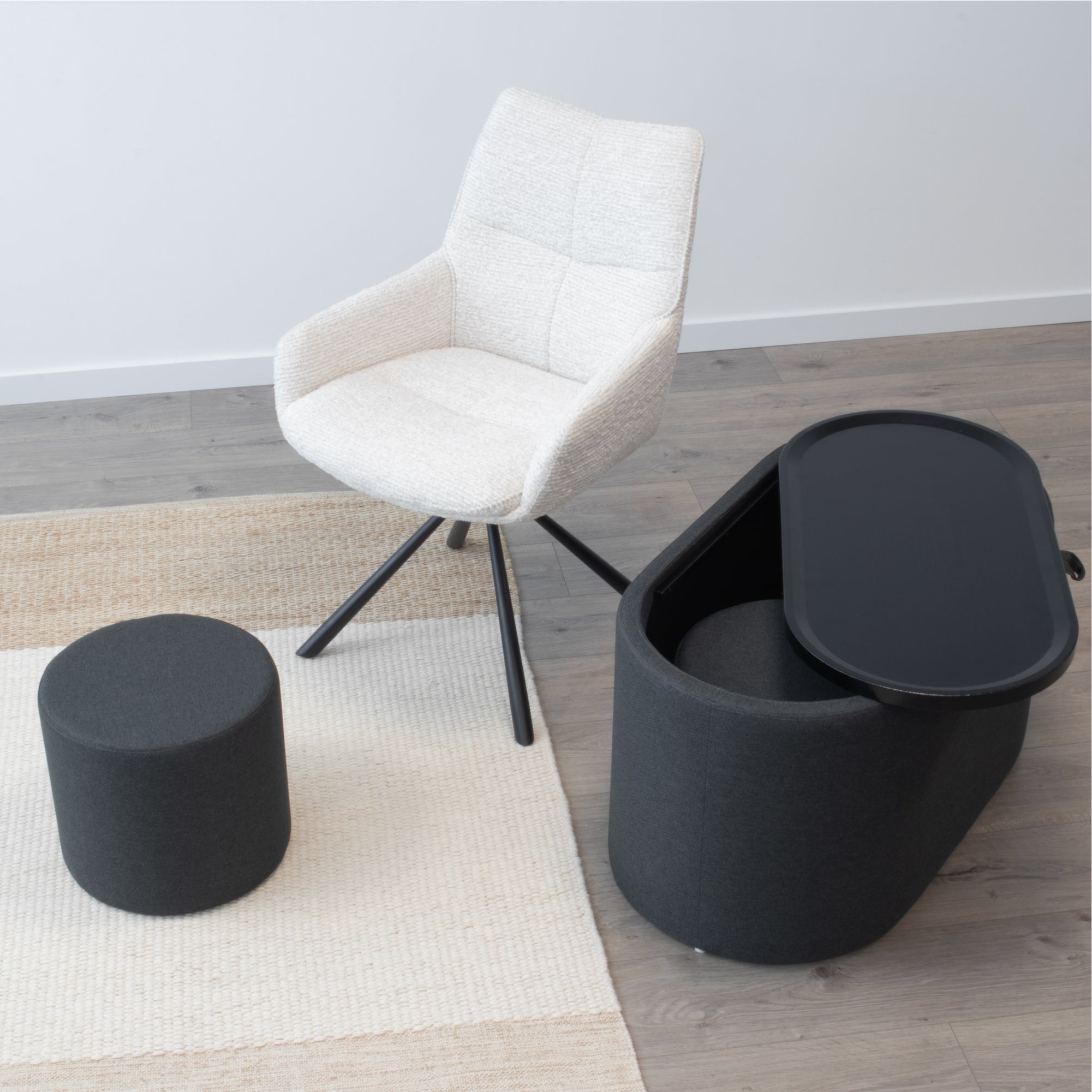 GIGLIO - Mesa de centro con 2 asientos encajables, tablero efecto madera negra y revestimiento en tejido gris oscuro (87x47x45 cm)
