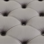 AMOUR - Banqueta baú em veludo cinzento com arrumação interior, assento capitonné e pernas metálicas pretas