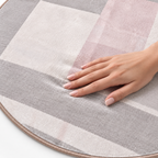 Tapete PINDAR cinzento, rosa e branco — formato redondo