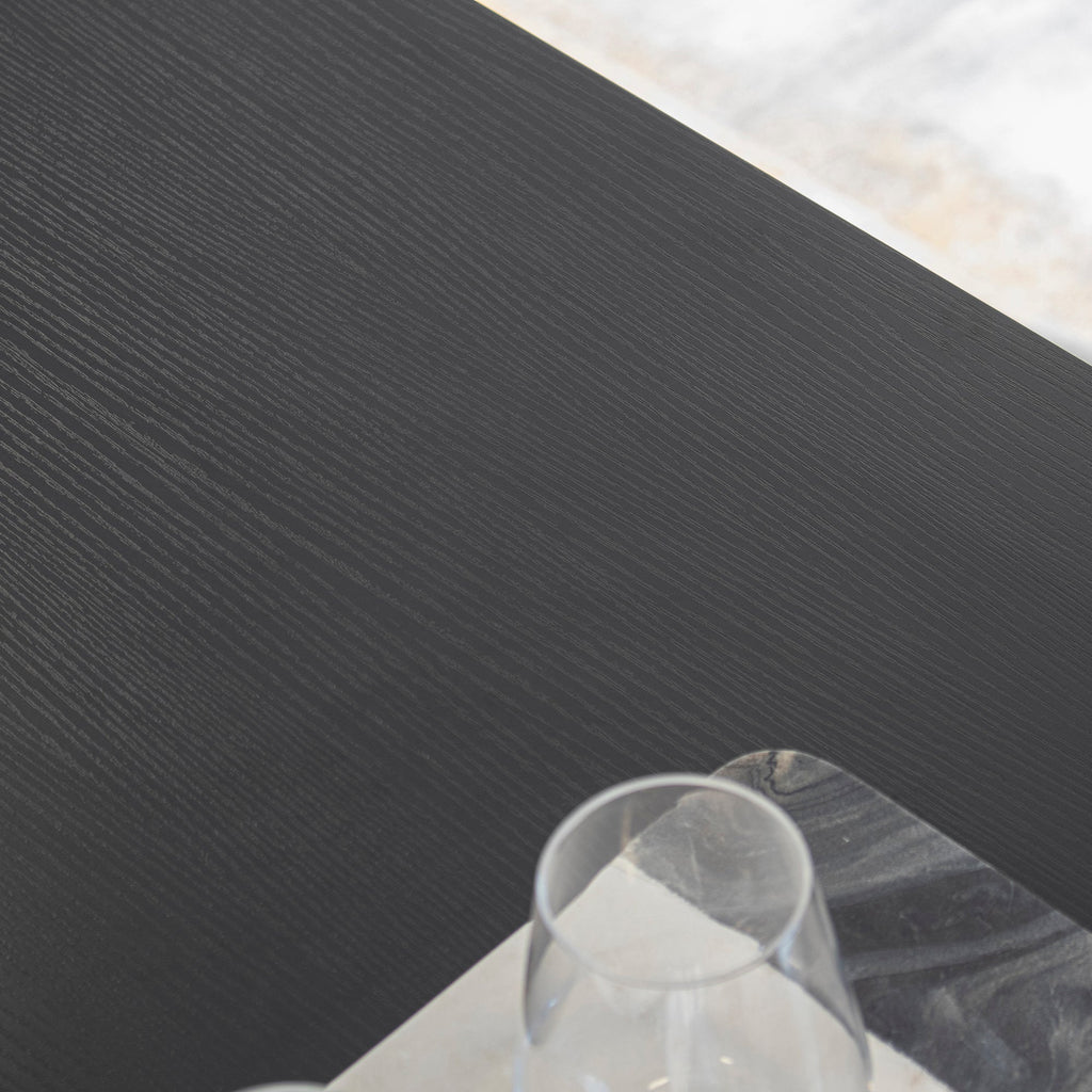 GAVIN - Mesa de bar 110x50 cm, altura 105 cm, con 2 estantes y portacopas, estructura de acero, estilo industrial, negro
