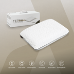 Almohada blanca con la marca y el embalaje de TETSU sobre un fondo beige.