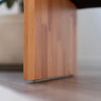 Leah – Cadeirão Acolchoado com Espuma de Alta Densidade 40 kg/m³, Estrutura em Madeira de Bétula, Design Escandinavo, 60x60x75 cm