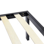 iBase - Letto con struttura metallica e spazio contenitivo di 30 cm in nero e bianco