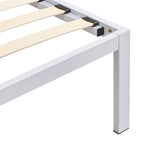 iBase - Letto con struttura metallica e spazio contenitivo di 30 cm in nero e bianco