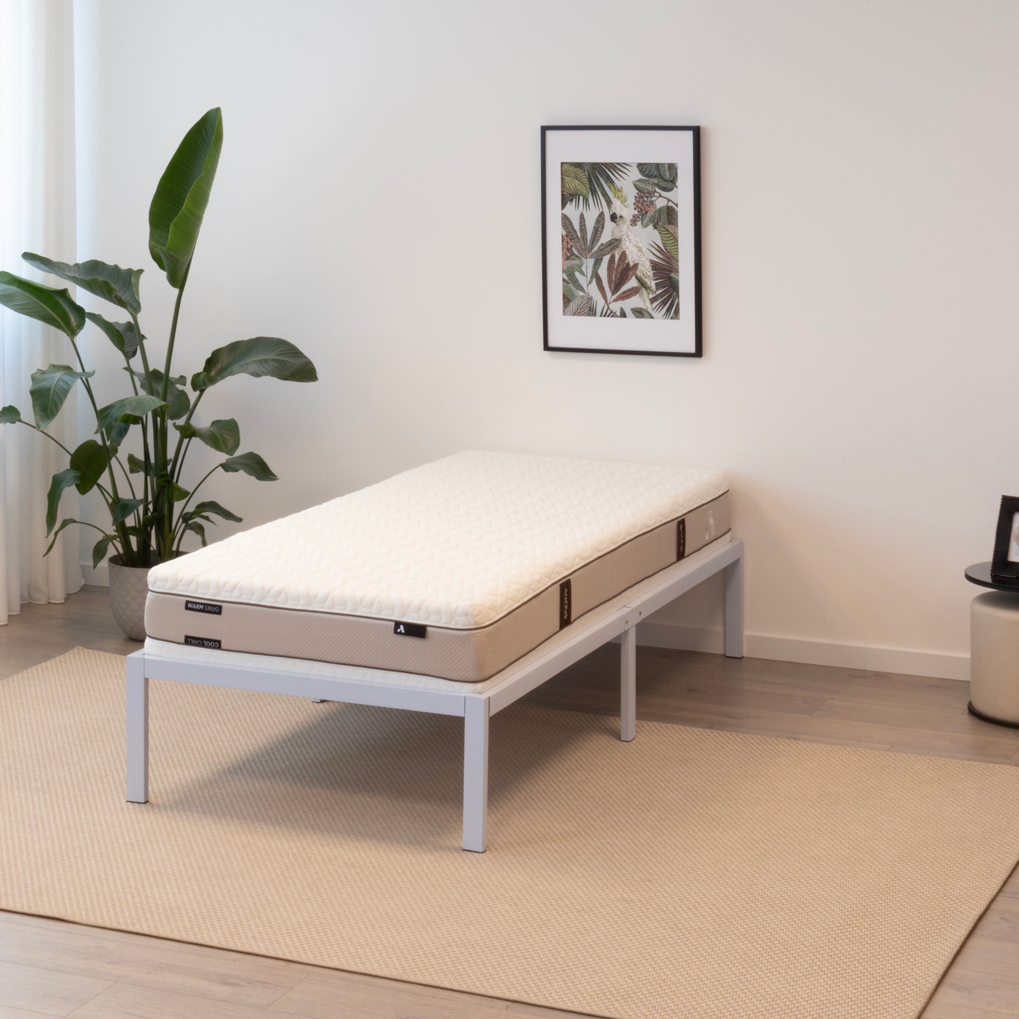 SAPPHO - Letto piattaforma metallico con spazio contenitivo di 31 cm - Nero o Bianco